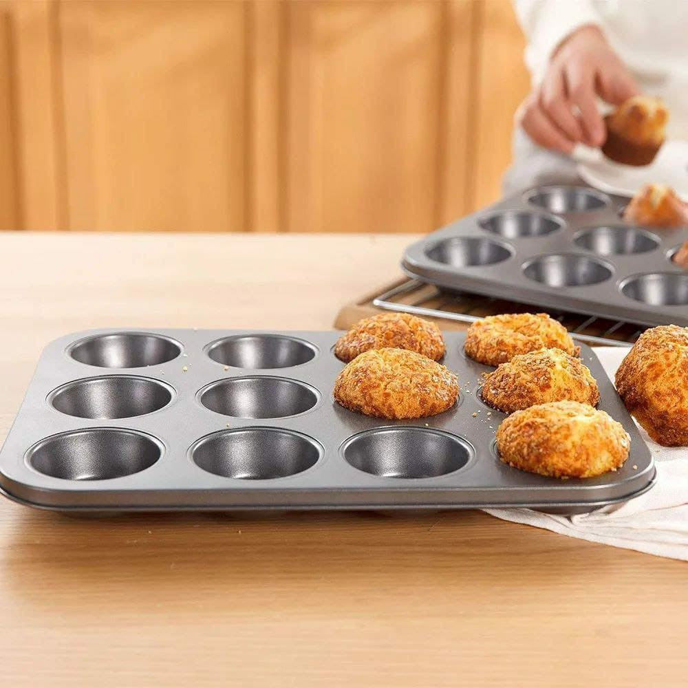 12 holes cupcake baking tins