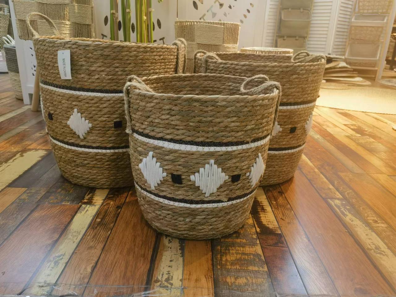 High Quality Set of 3 Stackable handmade baskets 🧺