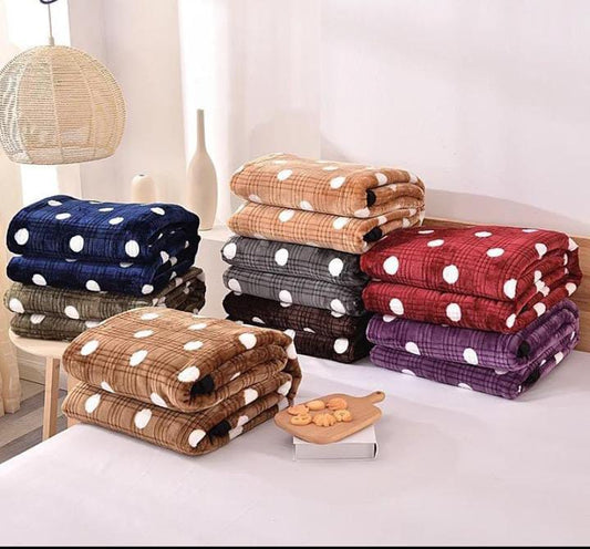 Polkadot fleece throw blankets