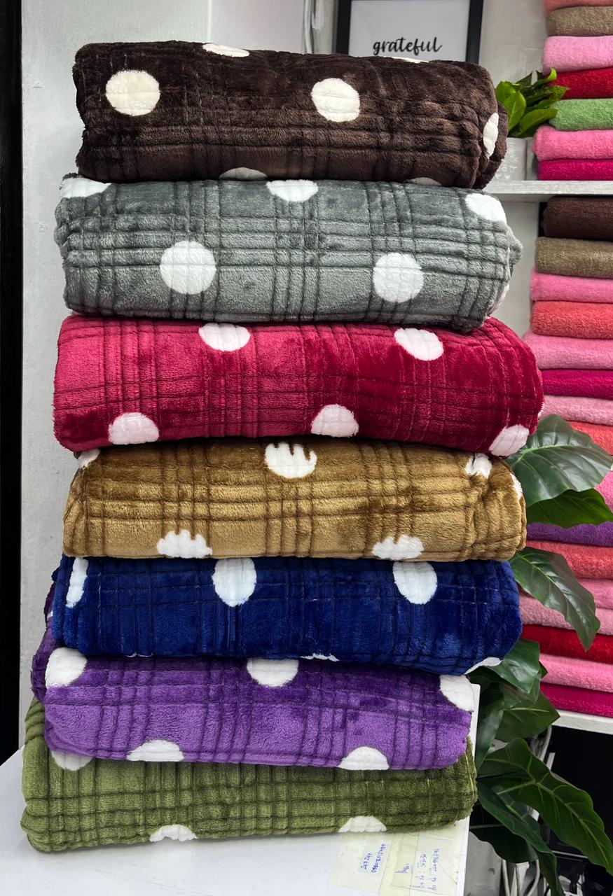 Polkadot fleece throw blankets