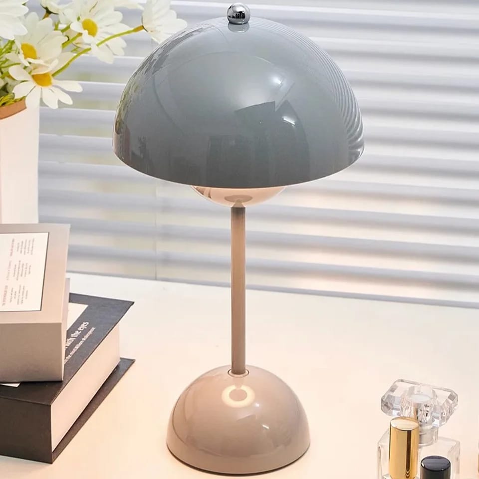 Rechargable table lamp