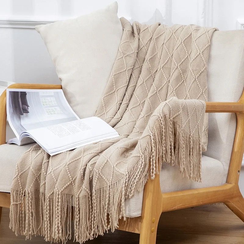 Knitted Throw Blanket With Tassel