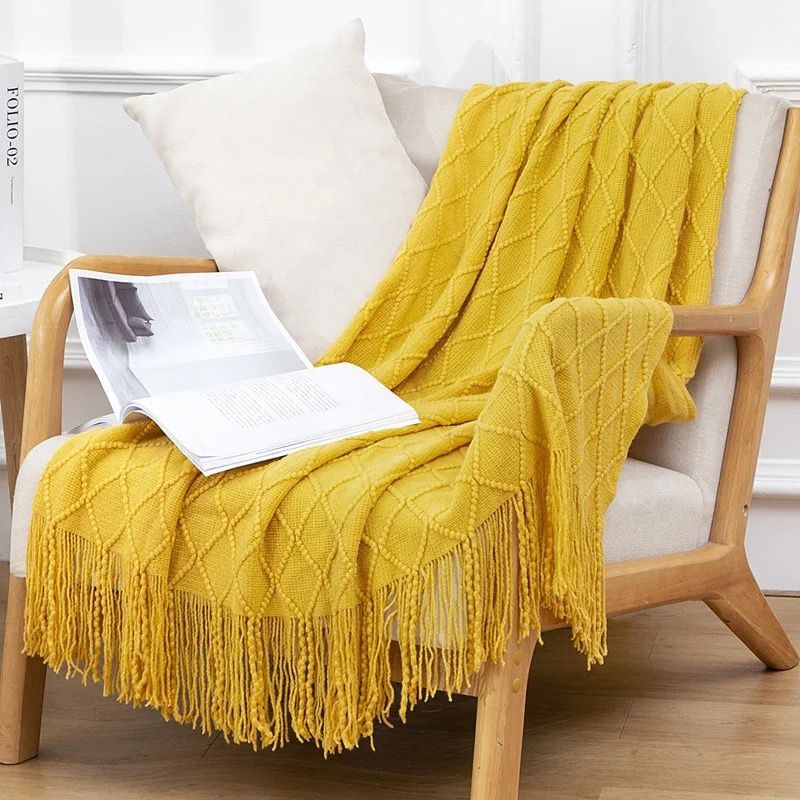 Knitted Throw Blanket With Tassel