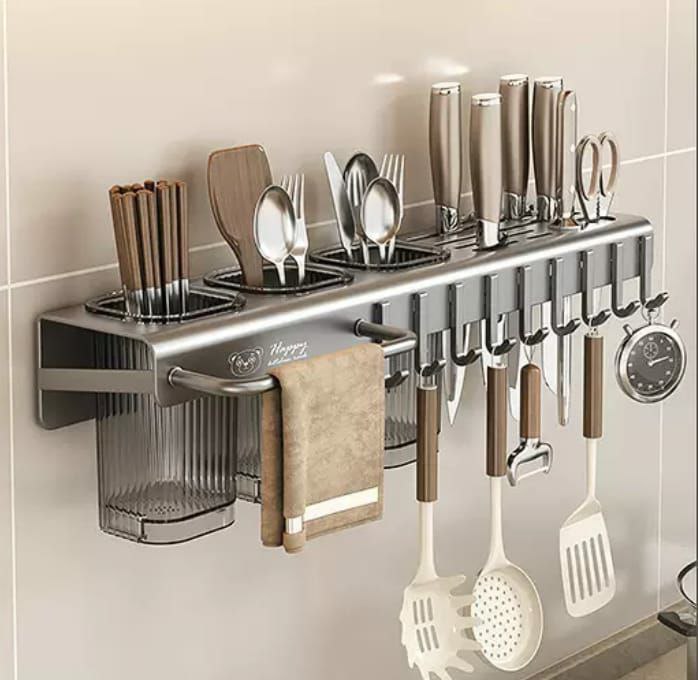 Wall mounted cutlery holder