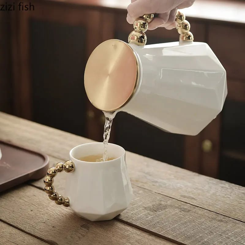 Luxurious tea set with golden handle