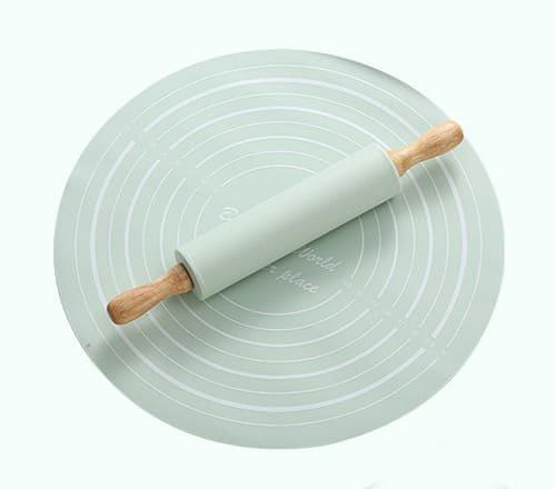 Silicone kneading mat with rolling pin set