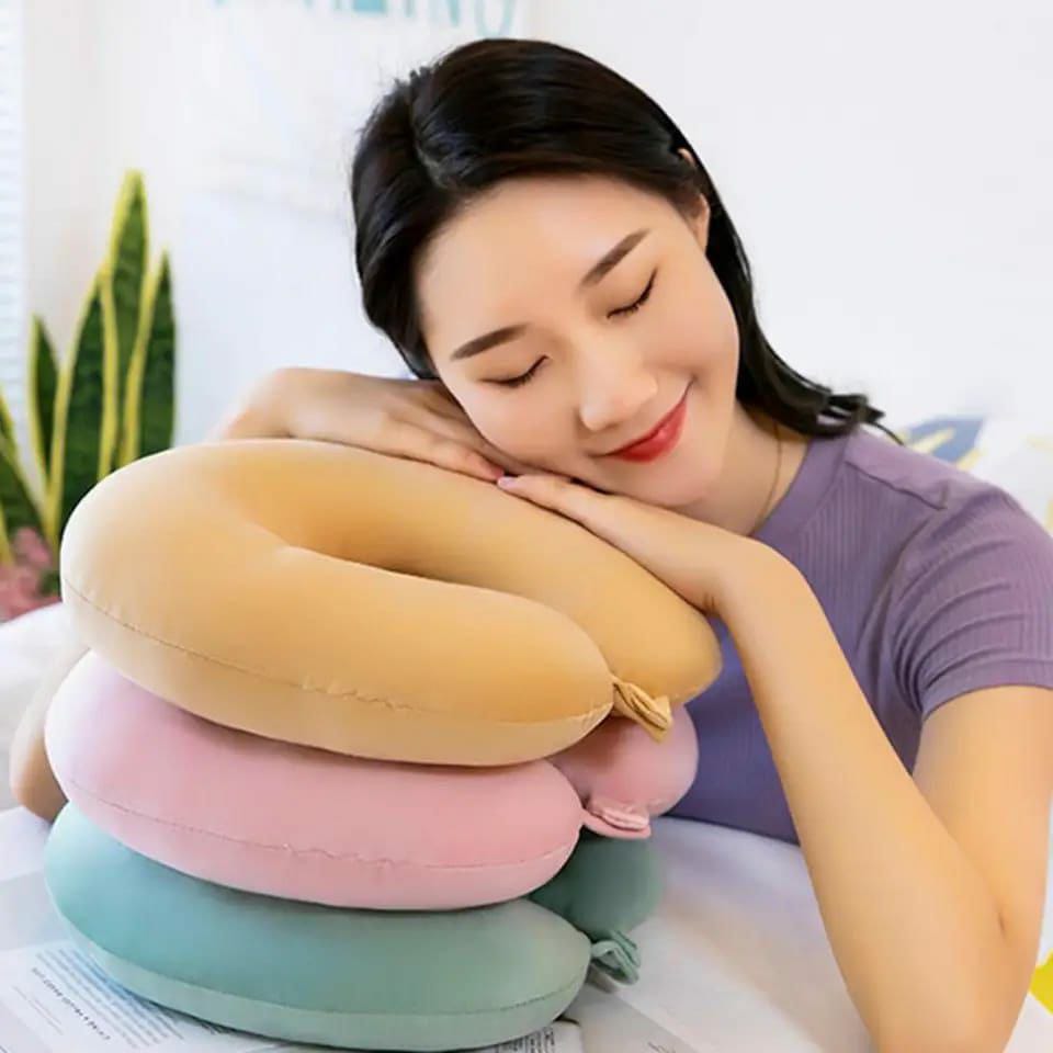 U-shaped neck pillow