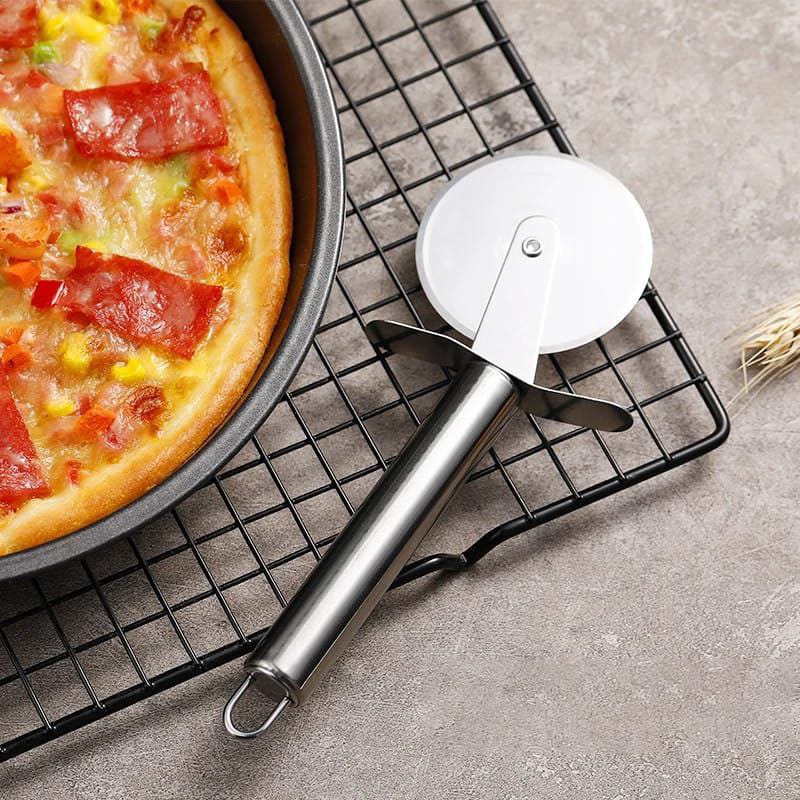 Pizza cutter